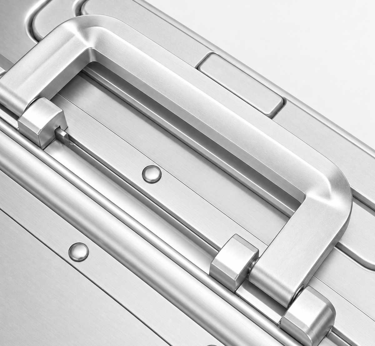 Carry handles on a Brushed Silver FORTE case