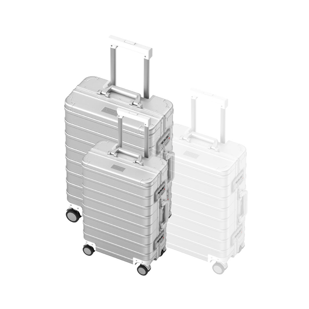 Silver_Luggage_Set_50e745b8-30aa-4718-9373-5e204337dfdd.png
